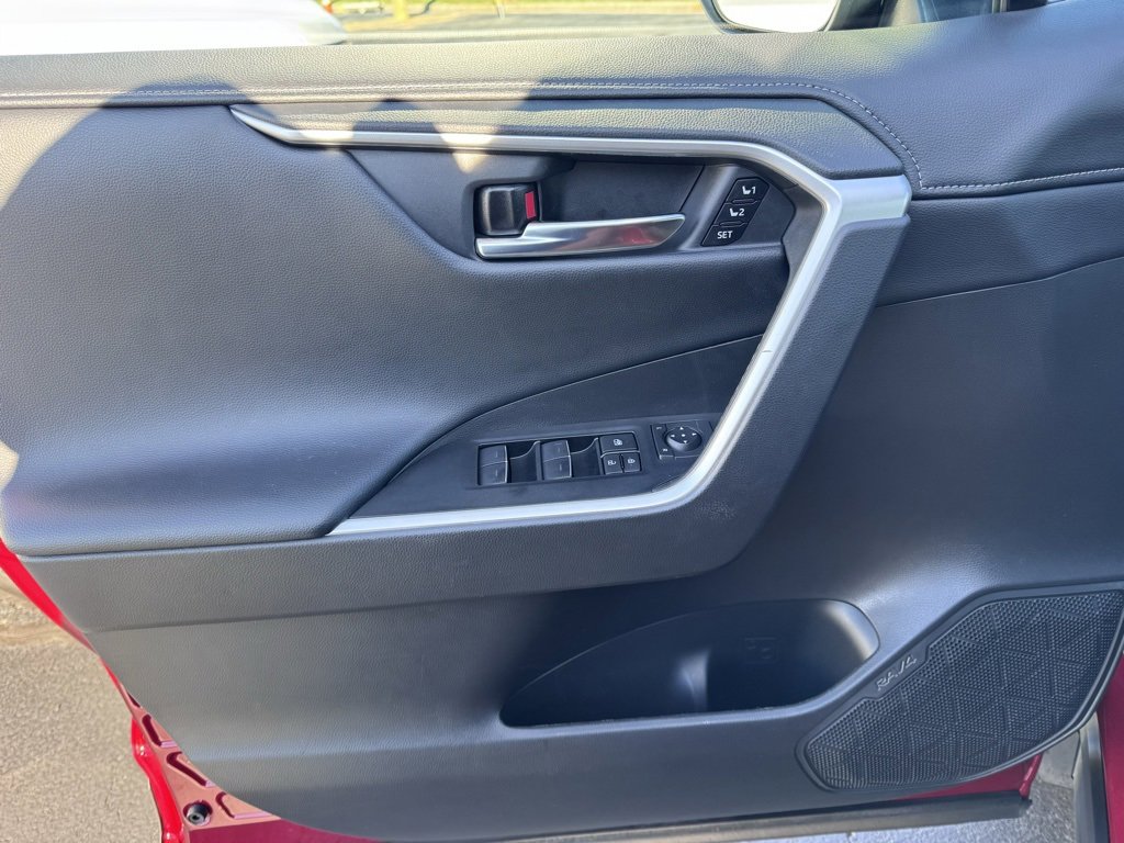 Used 2022 Toyota RAV4 Limited image 20