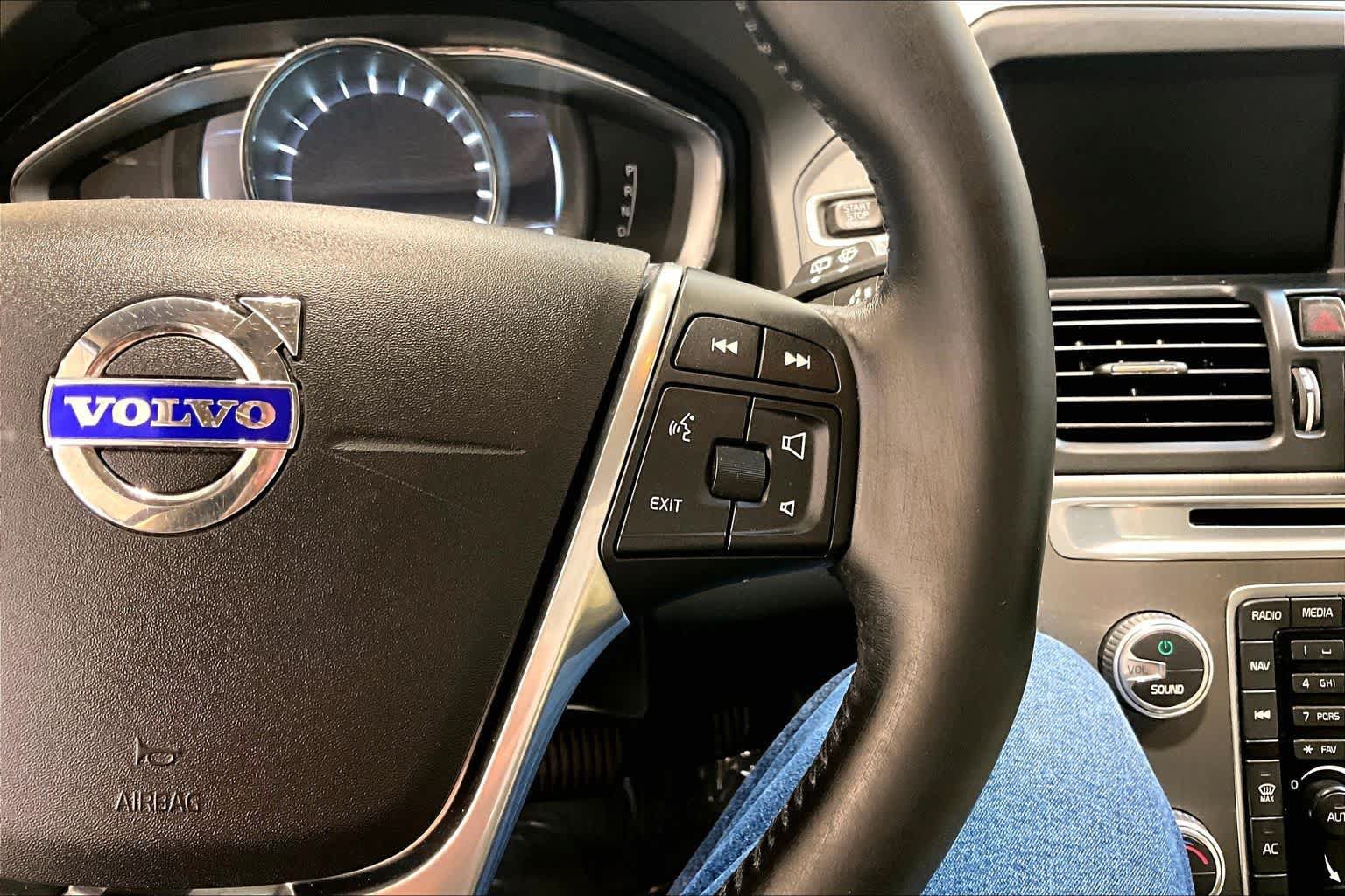 Used 2016 Volvo XC60 T6 w/ Climate Package AWD/4WD image 24