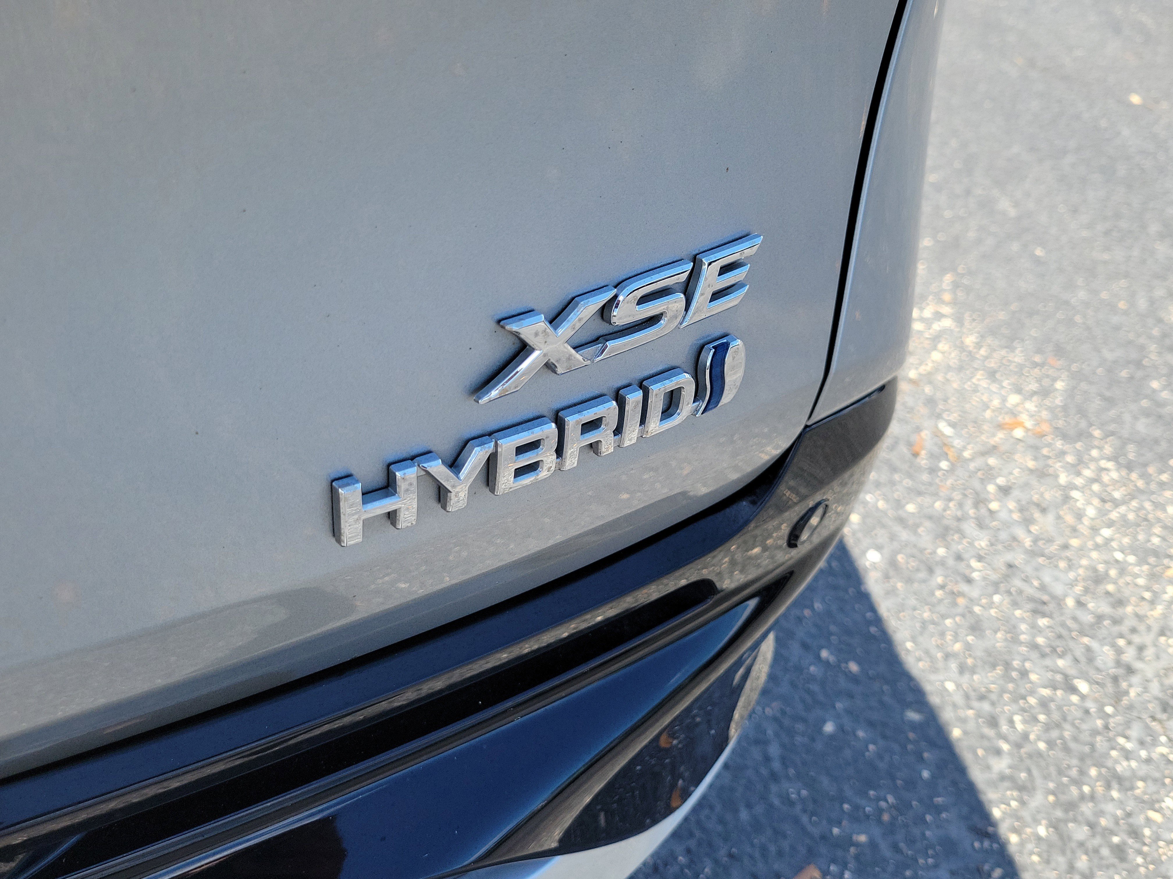 Used 2024 Toyota Sienna XSE w/ XSE Plus Package AWD/4WD image 9