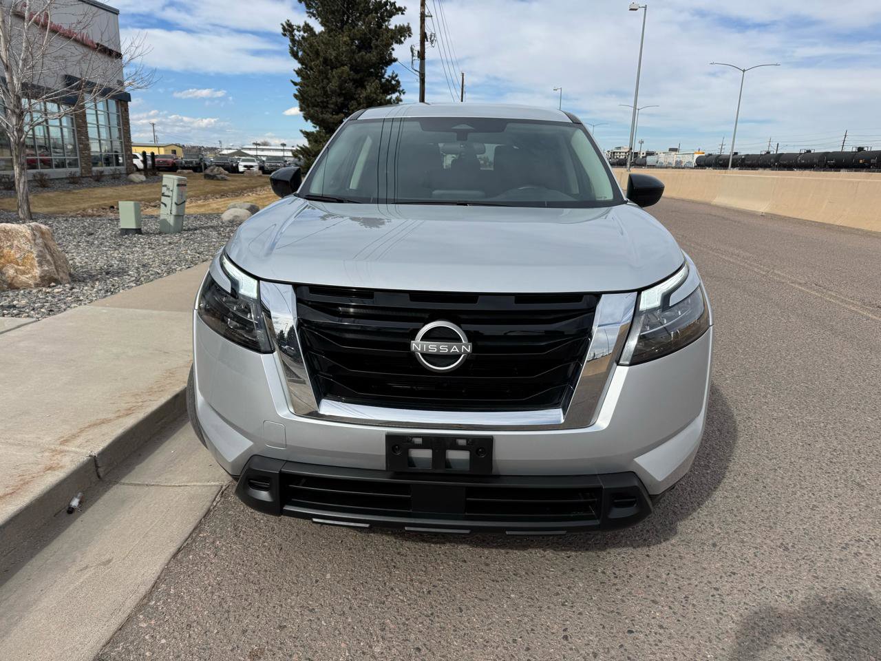 Used 2025 Nissan Pathfinder S image 9