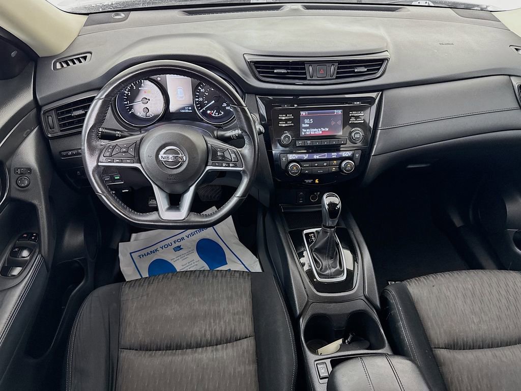 Used 2017 Nissan Rogue SV FWD image 27