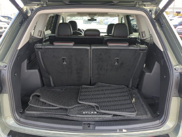 Used 2024 Volkswagen Atlas Peak Edition SEL AWD/4WD image 12
