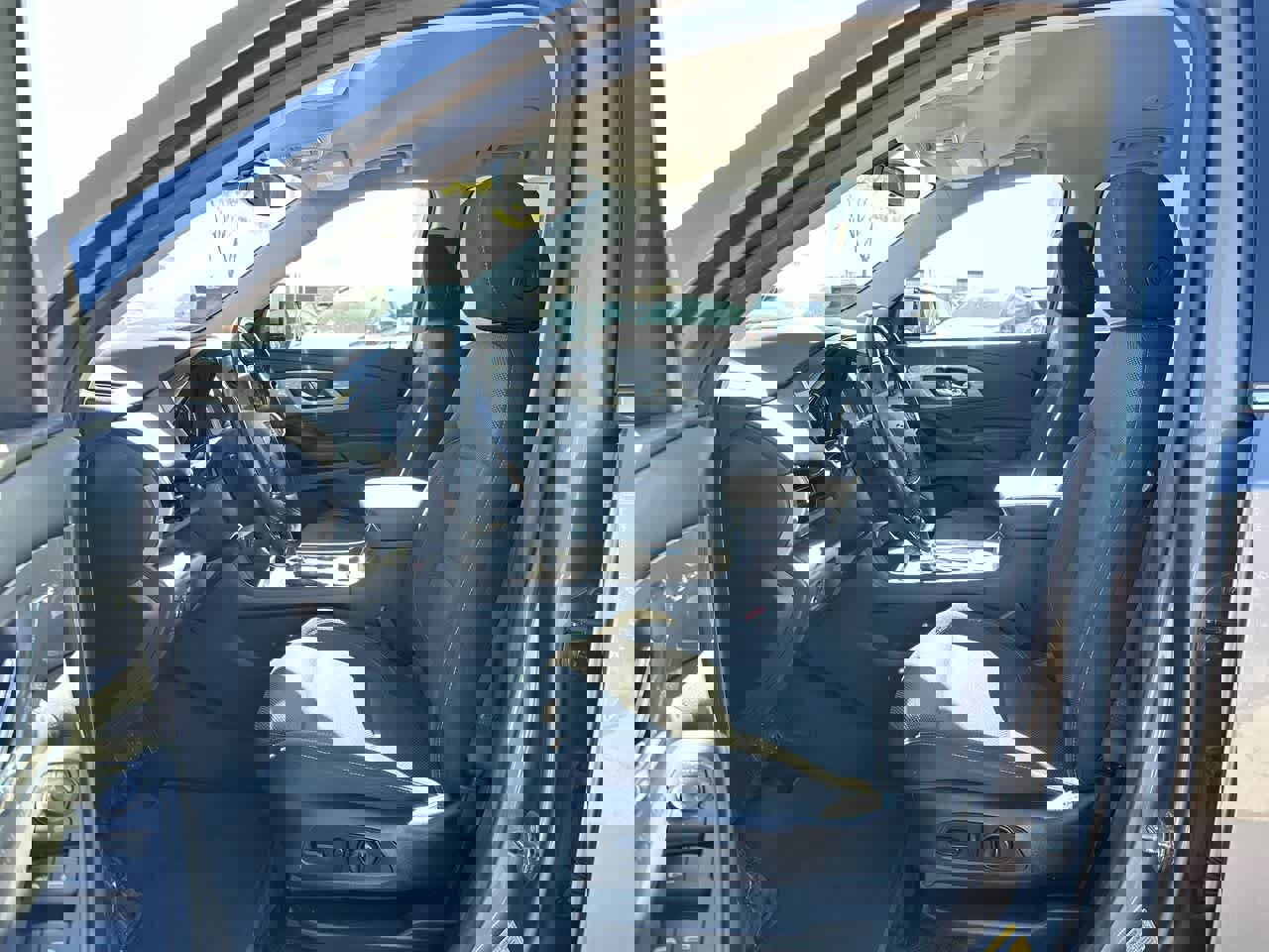 Used 2020 Chevrolet Traverse LT image 21