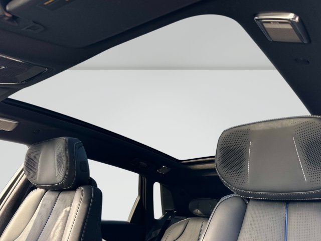 New 2027 Cadillac Lyriq Premium Sport w/ LPO, Floor Liner Package AWD/4WD image 9