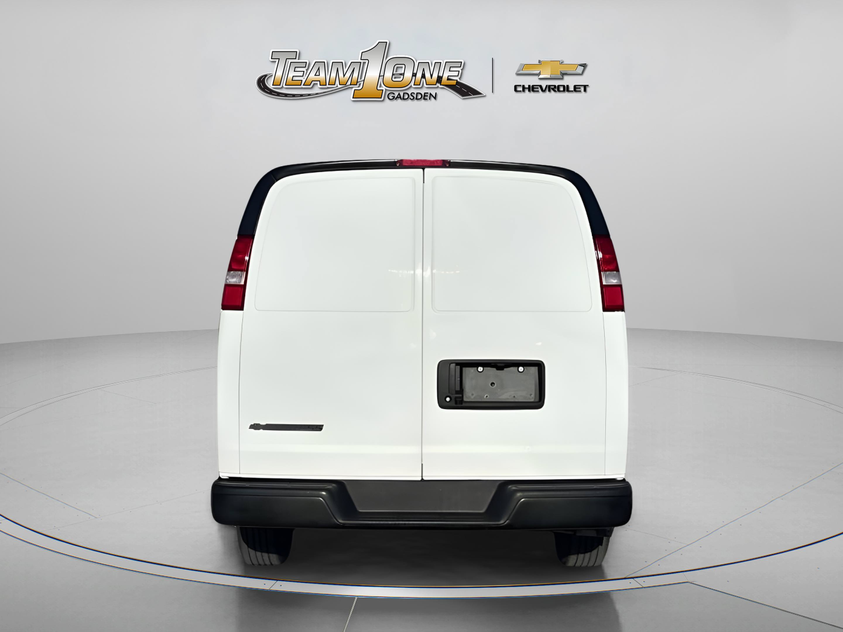 Used 2024 Chevrolet Express 2500 w/ Driver Convenience Package RWD image 4