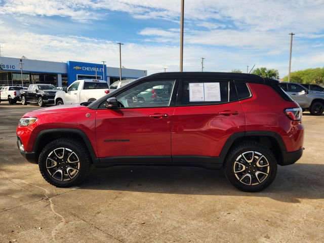 Used 2025 Jeep Compass Trailhawk image 4