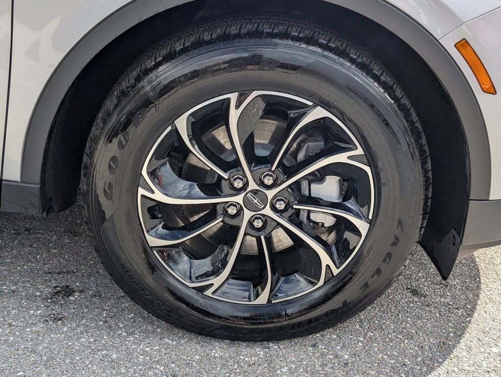 Certified 2025 Lincoln Nautilus Premier image 9