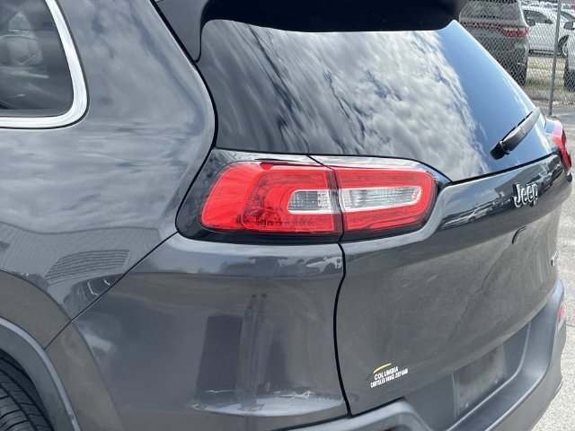 Used 2016 Jeep Cherokee Latitude FWD image 10