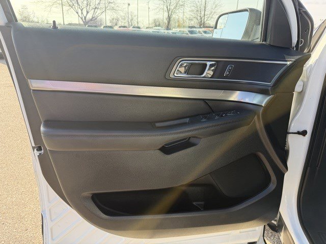 Used 2018 Ford Explorer XLT AWD/4WD image 13