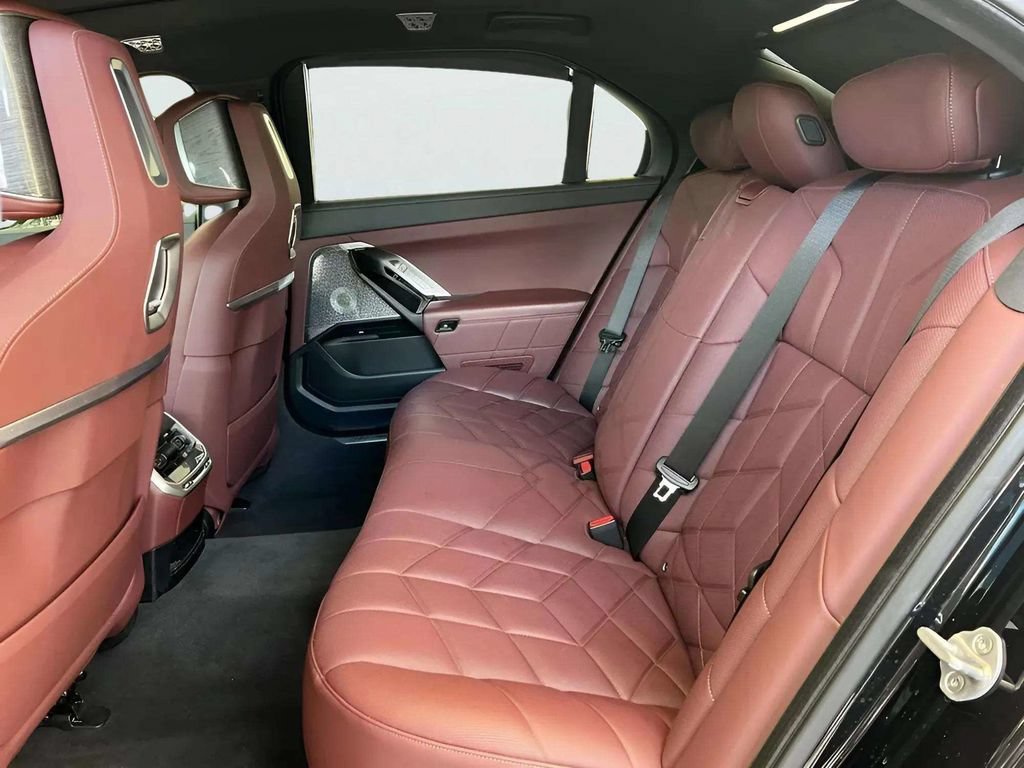 Used 2023 BMW 740i w/ Parking Assistance Package RWD image 10