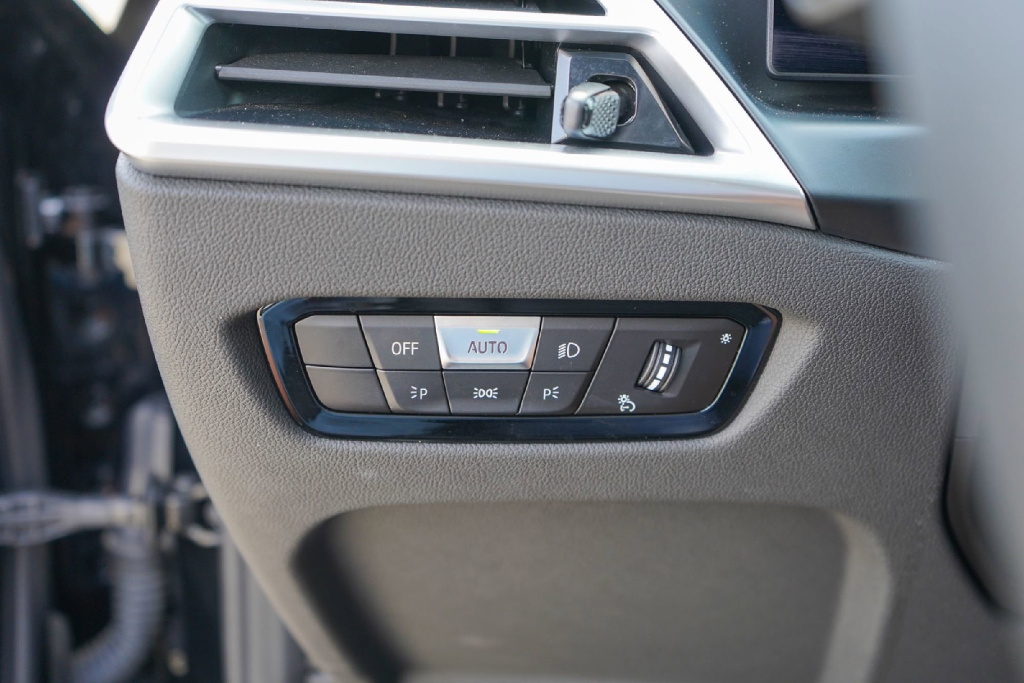 Used 2025 BMW 330i Sedan image 17