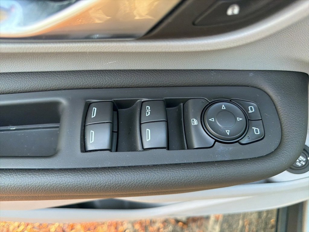 Used 2023 GMC Terrain SLE w/ Driver Convenience Package image 19