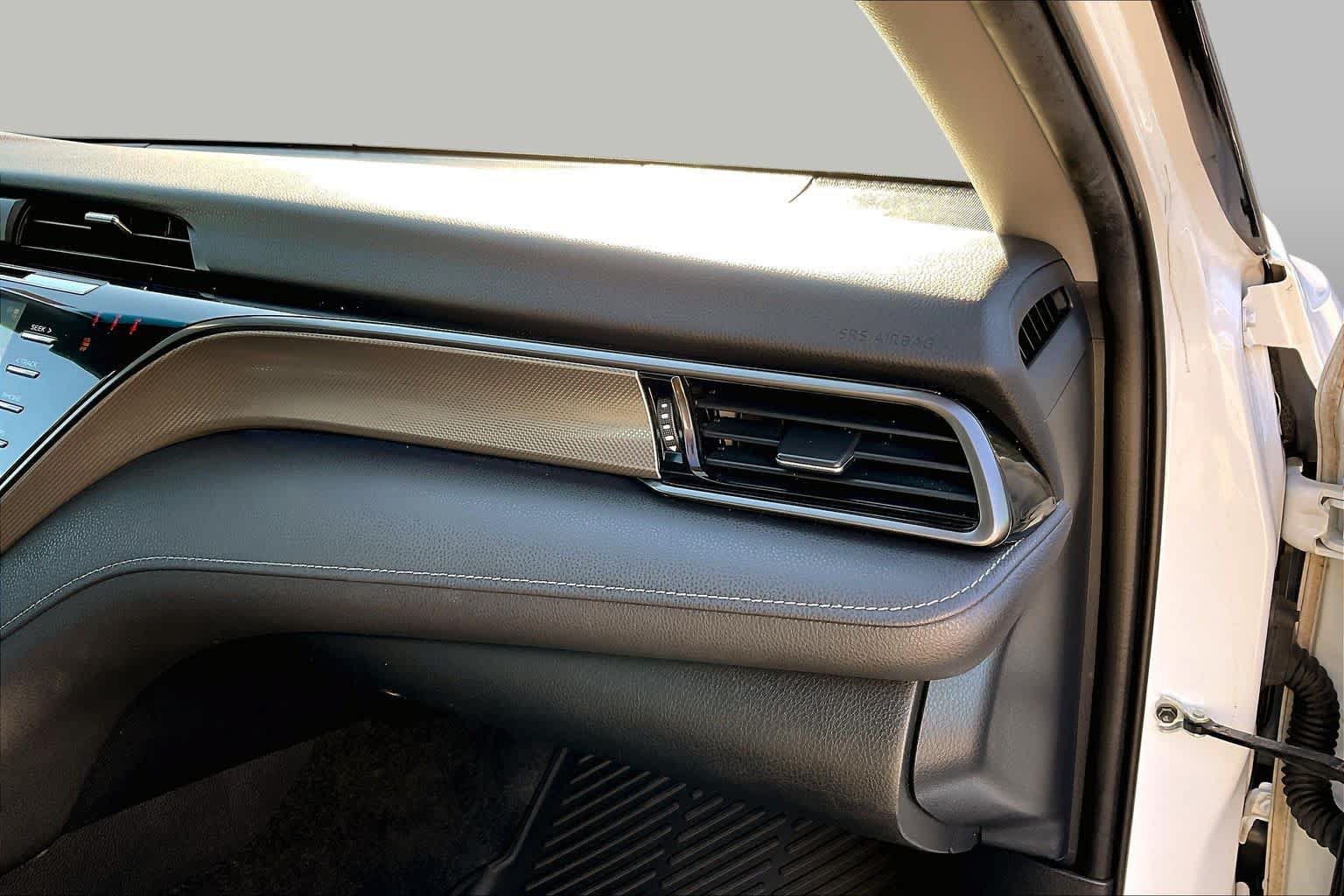 Used 2020 Toyota Camry XSE FWD image 19