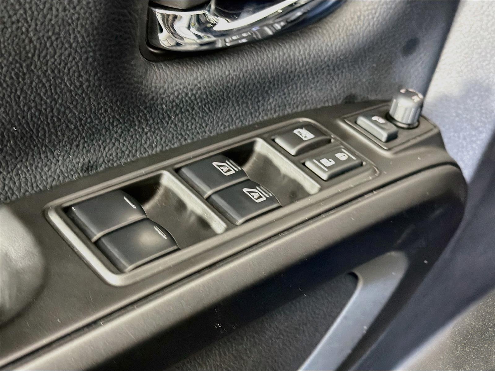 Used 2024 Nissan Titan PRO-4X w/ Pro-4x Convenience Package AWD/4WD image 20