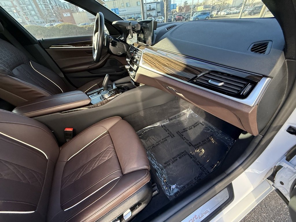 Used 2020 BMW 530i xDrive w/ M Sport Package image 44