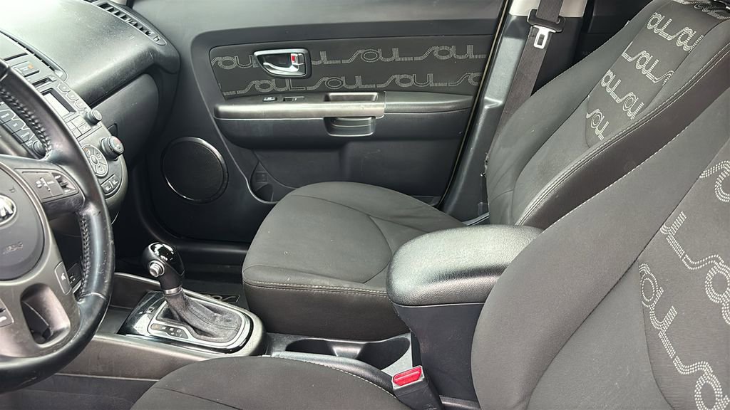 Used 2013 Kia Soul + FWD image 22