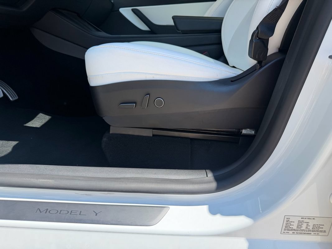 Used 2022 Tesla Model Y Performance AWD/4WD image 28