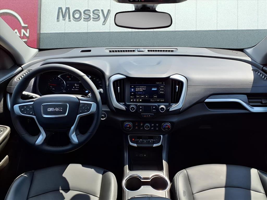 Used 2024 GMC Terrain SLT image 10