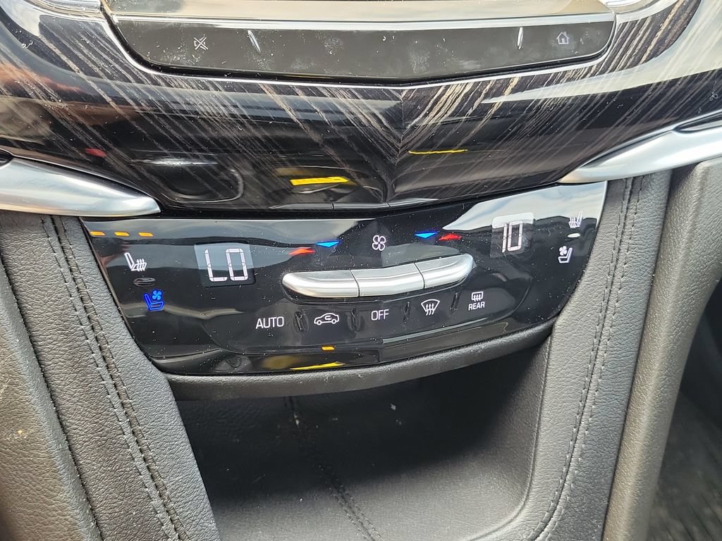 Used 2025 Cadillac XT6 Premium Luxury w/ Technology Package AWD/4WD image 28