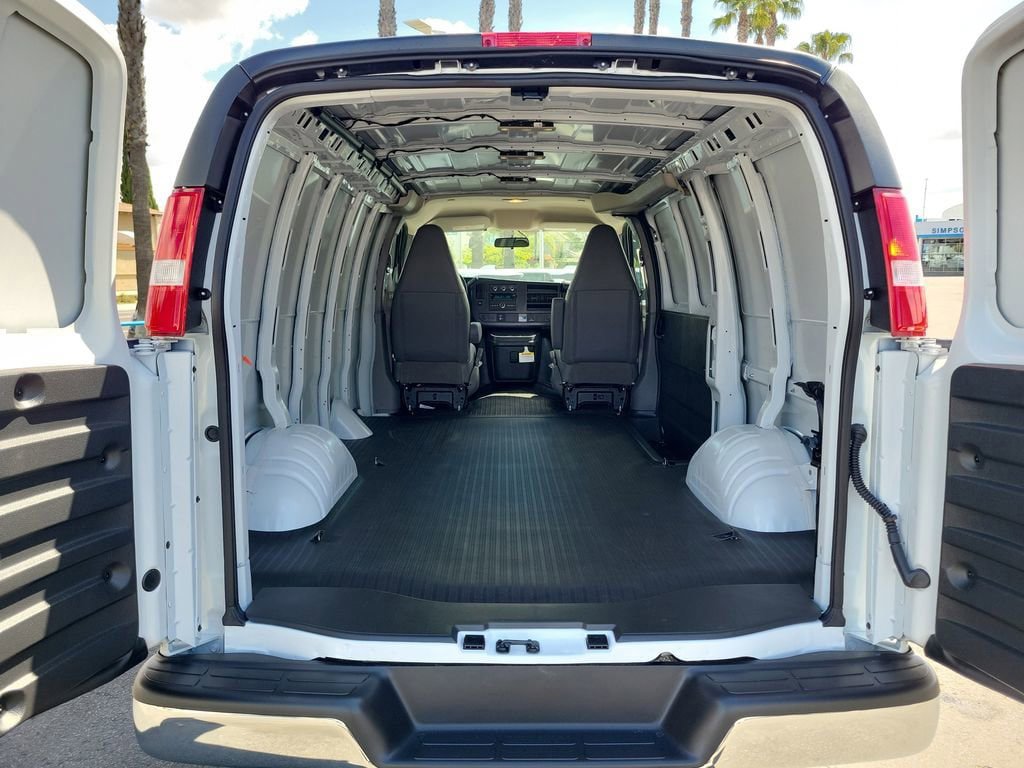 New 2026 Chevrolet Express 2500 w/ Communications Package RWD image 14