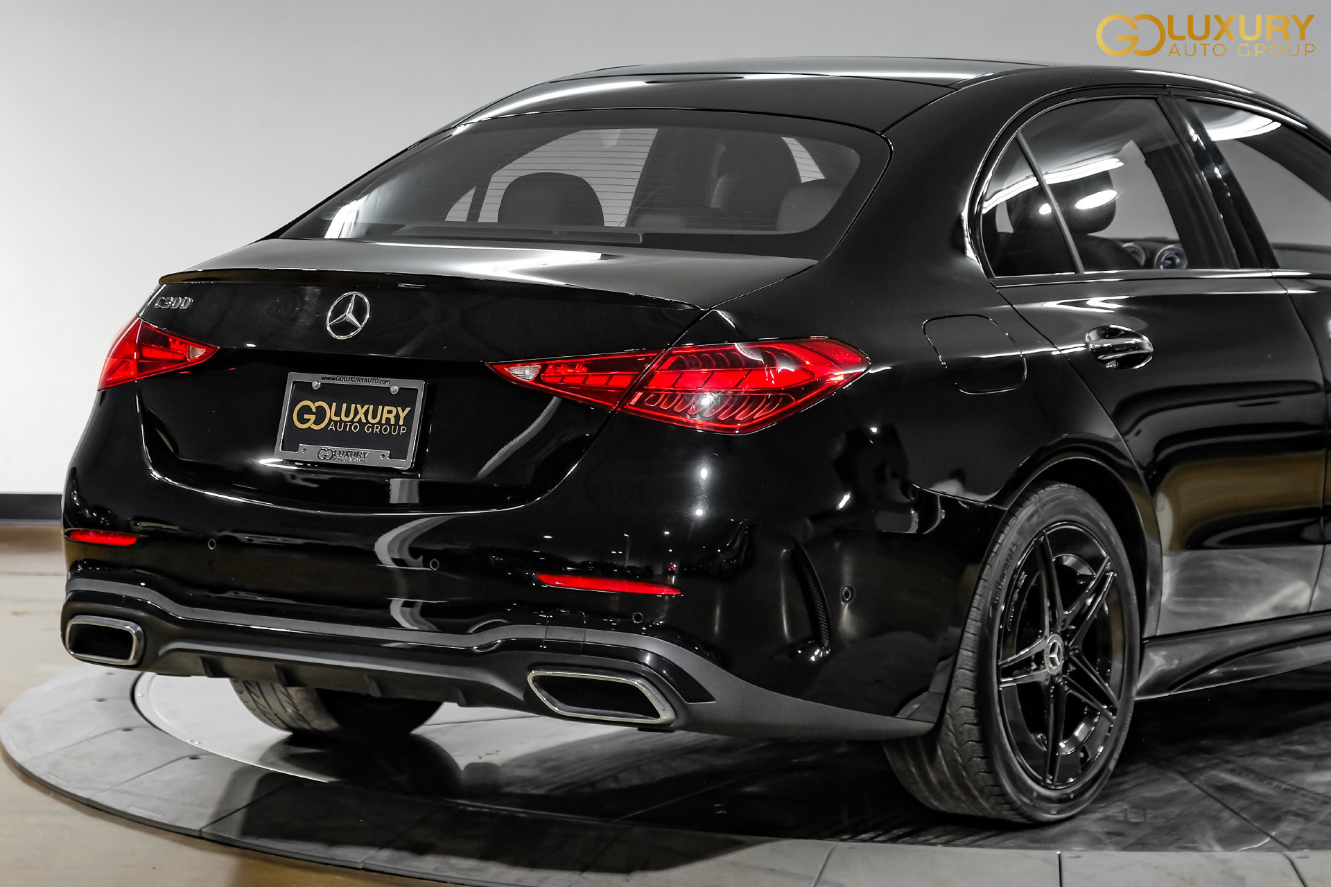 Used 2025 Mercedes-Benz C 300 Sedan w/ AMG Line w/ Night Package image 11