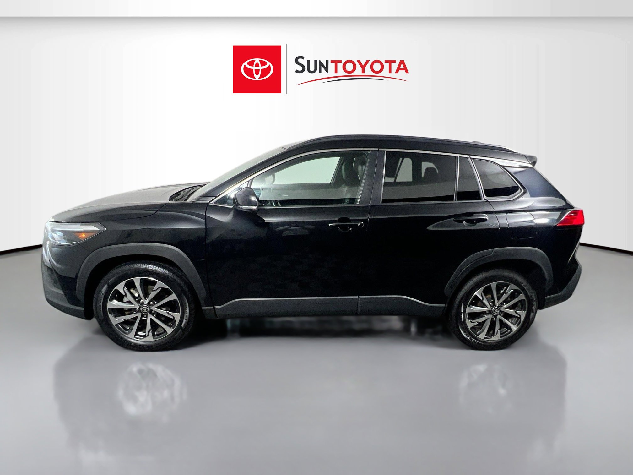 Used 2024 Toyota Corolla Cross XLE image 7