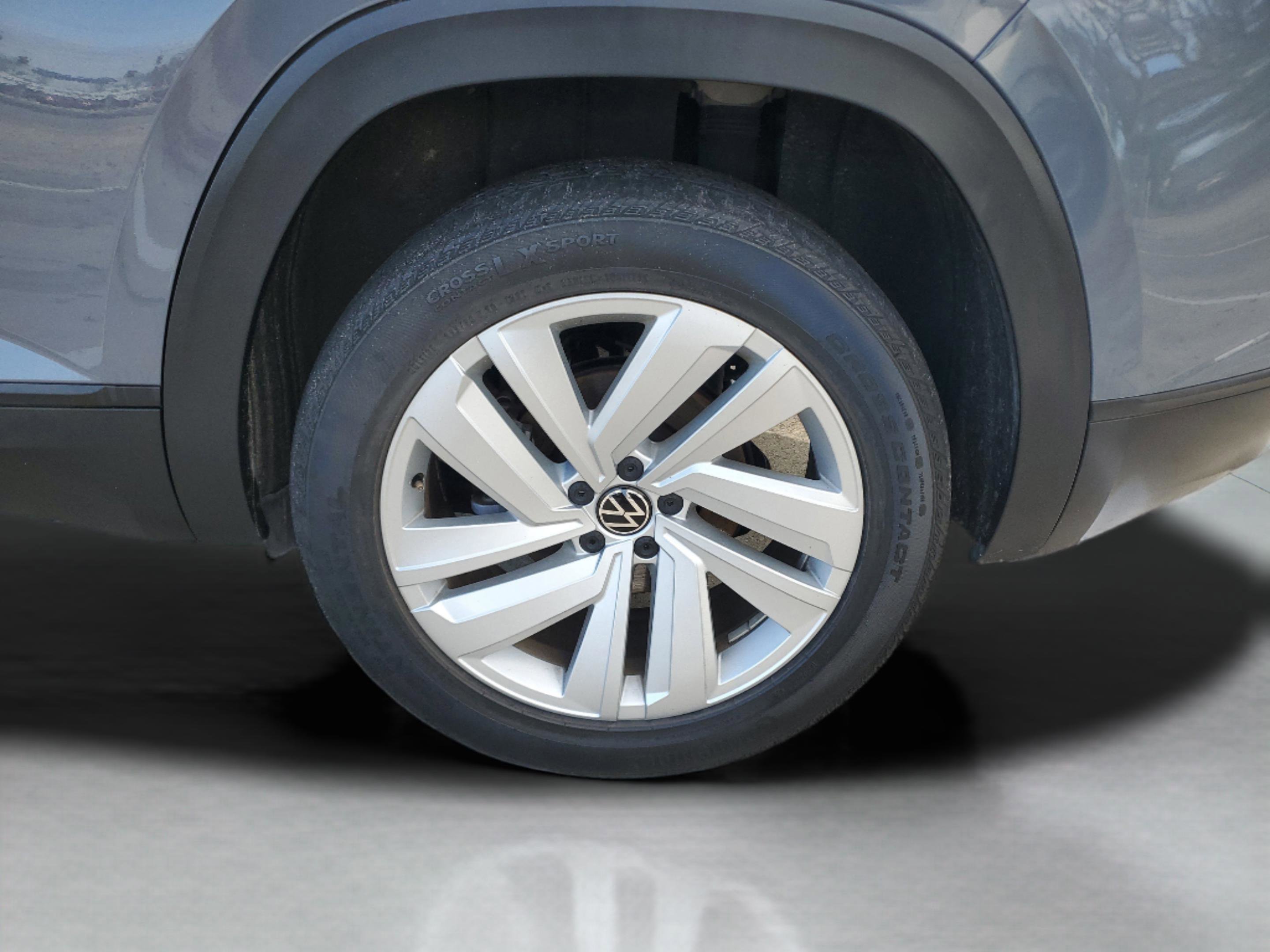 Used 2021 Volkswagen Atlas Cross Sport SE w/ Panoramic Sunroof Package image 7