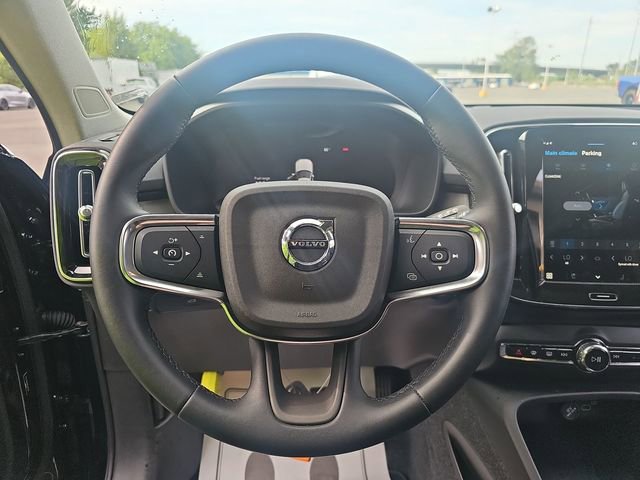 Used 2024 Volvo XC40 B5 Plus image 11