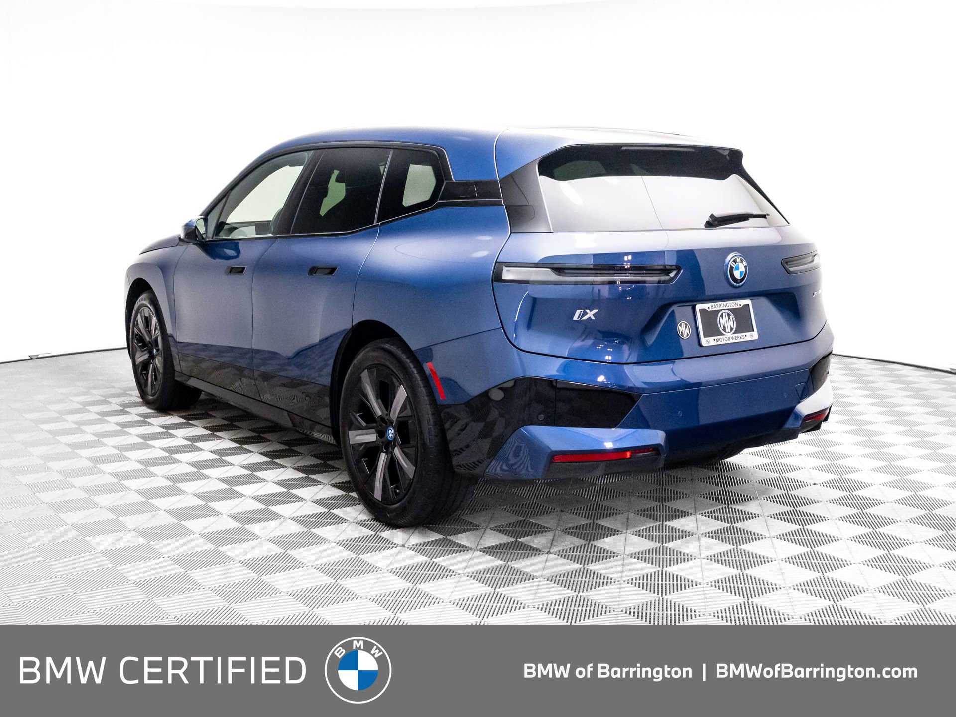 Used 2024 BMW iX xDrive50 w/ Premium Package image 3