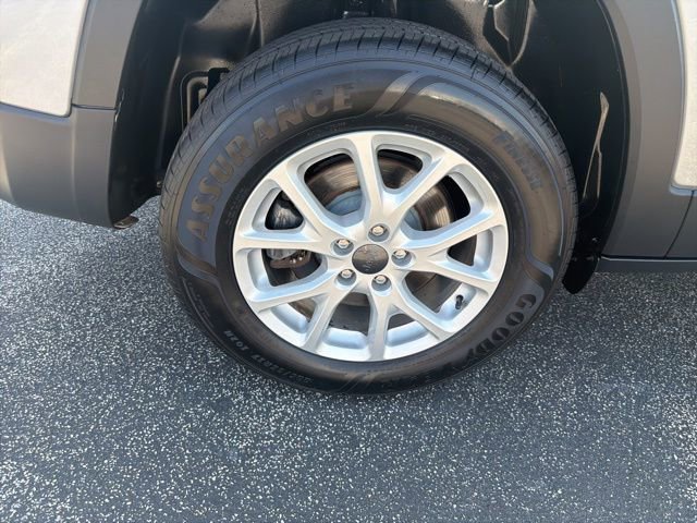 Used 2017 Jeep Cherokee Latitude w/ Safety/Convenience Group image 30