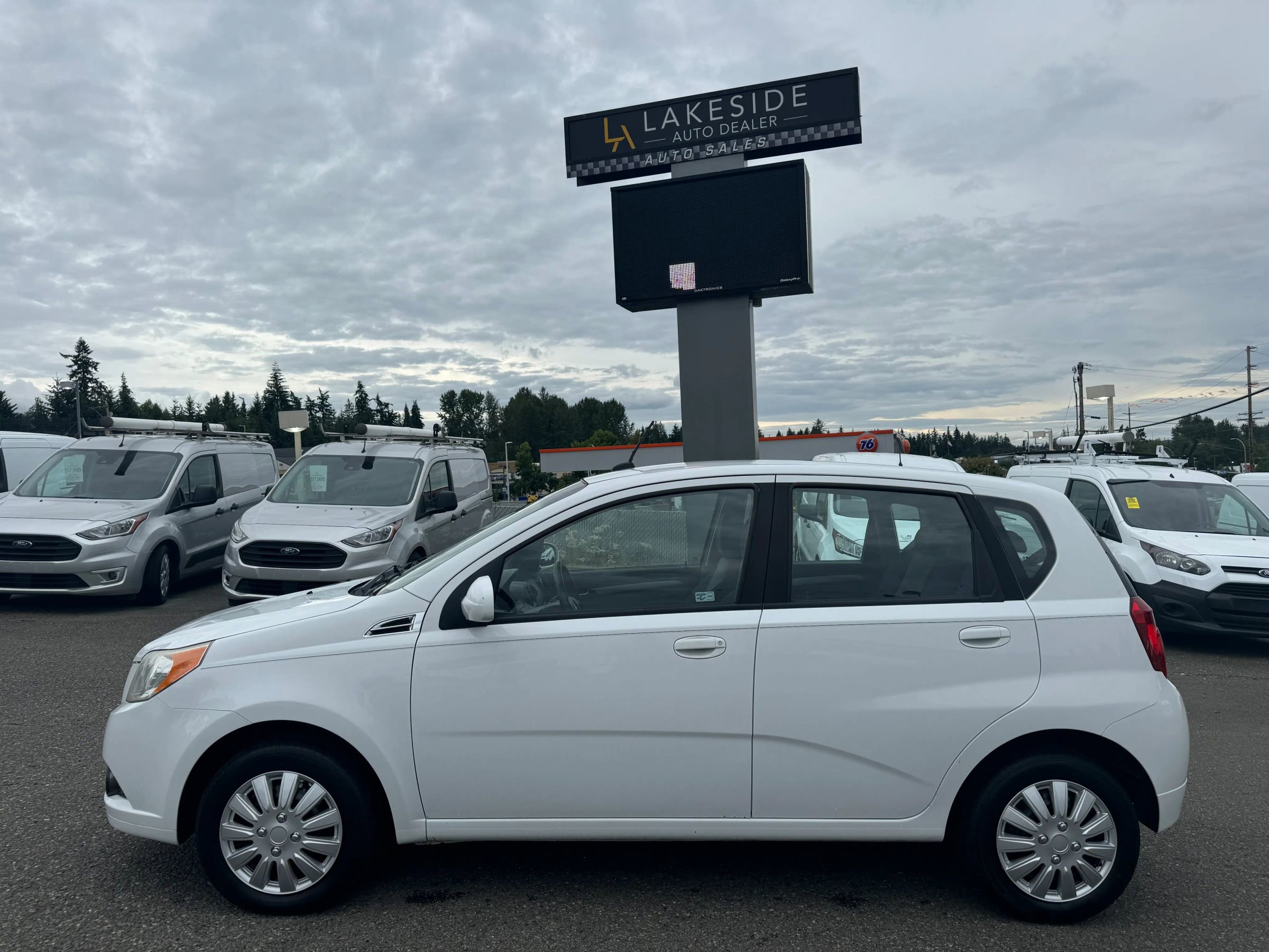 Used 2011 Chevrolet Aveo5 LS image 4