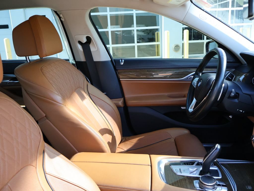 Used 2016 BMW 750i xDrive AWD/4WD image 10