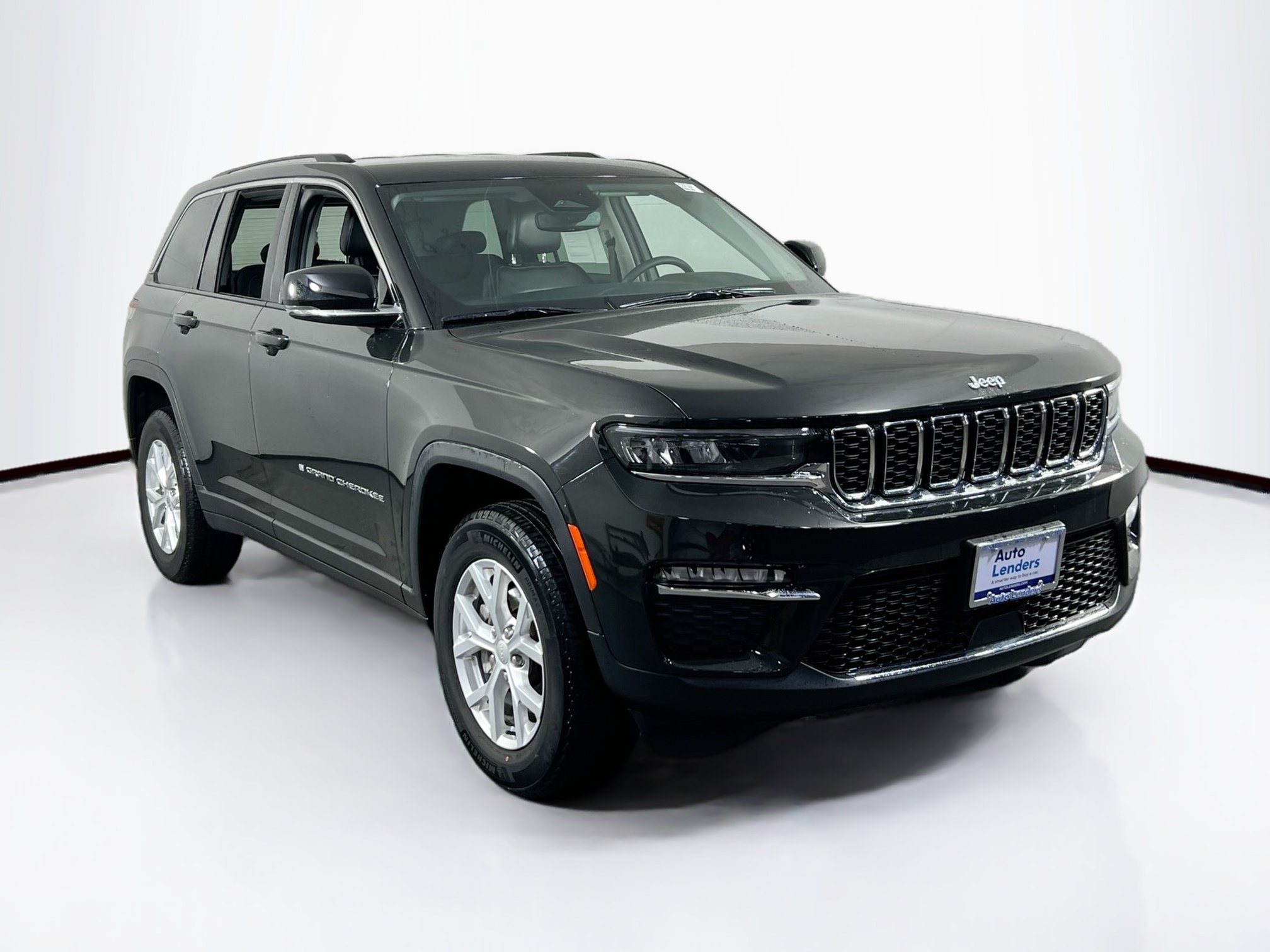 Used 2023 Jeep Grand Cherokee Limited AWD/4WD image 3