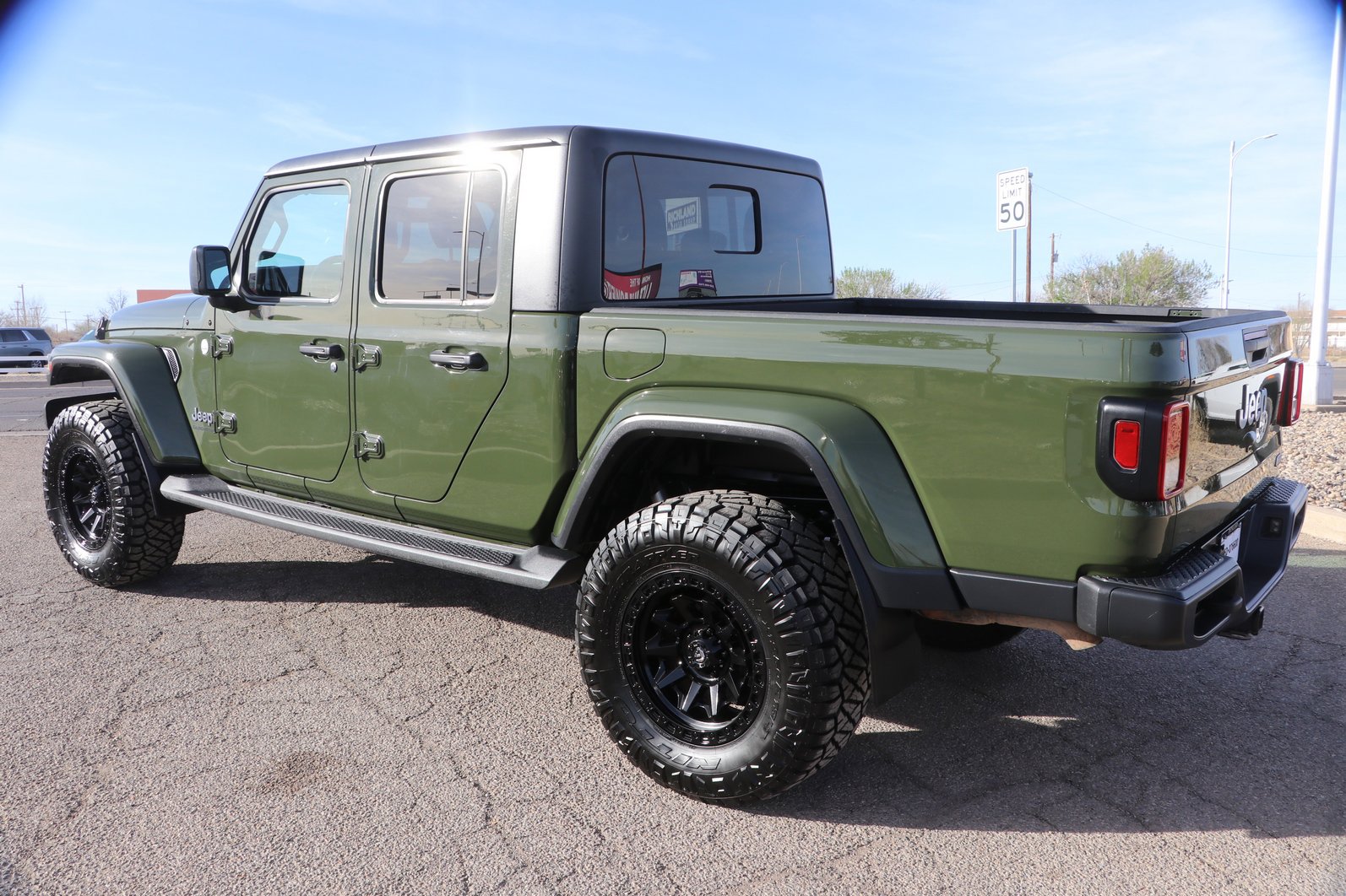 Used 2022 Jeep Gladiator Overland w/ Popular Equipment Package image 5