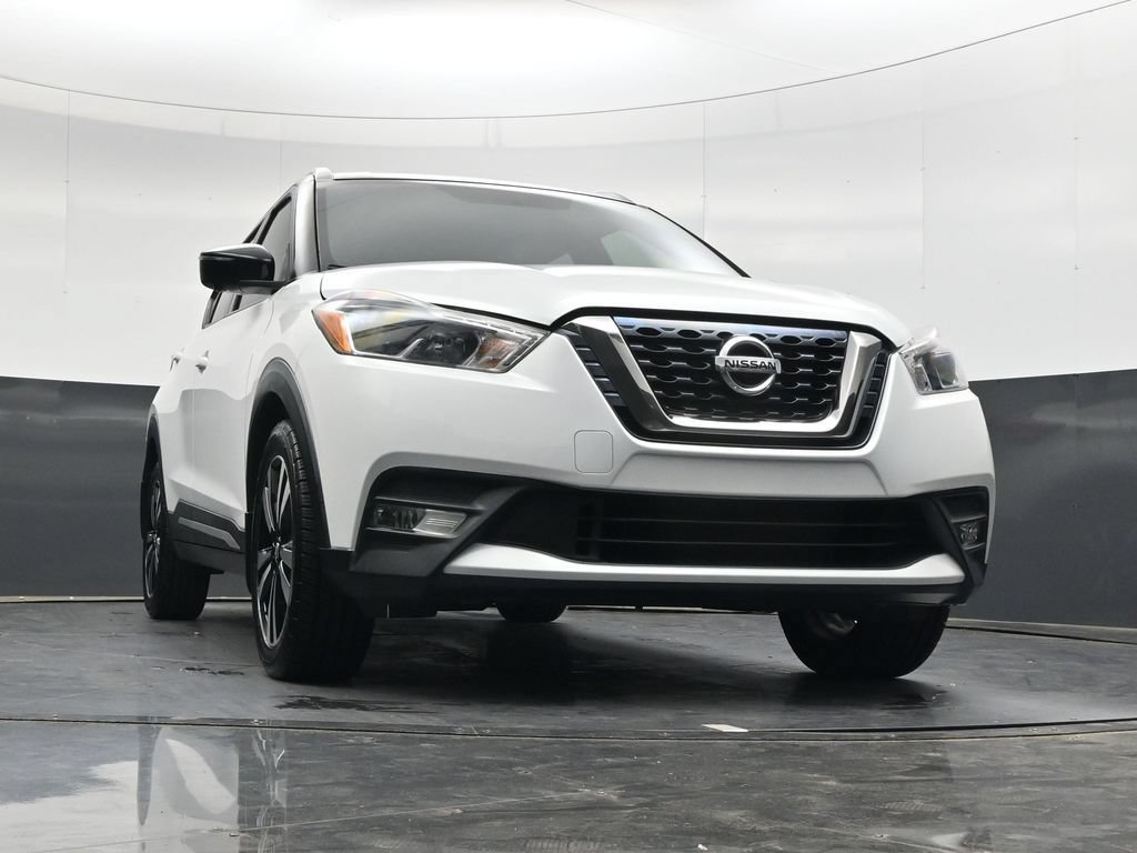 Used 2018 Nissan Kicks SR w/ Premium Package FWD image 30