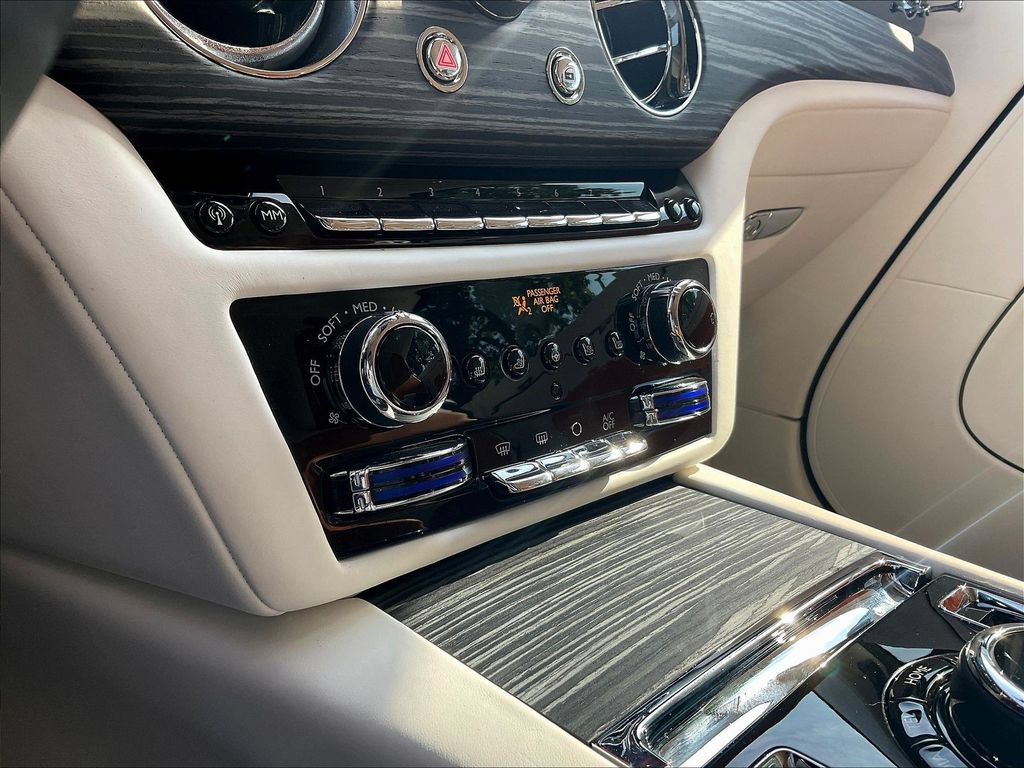 Used 2024 Rolls-Royce Spectre w/ Spectre Launch Package AWD/4WD image 17