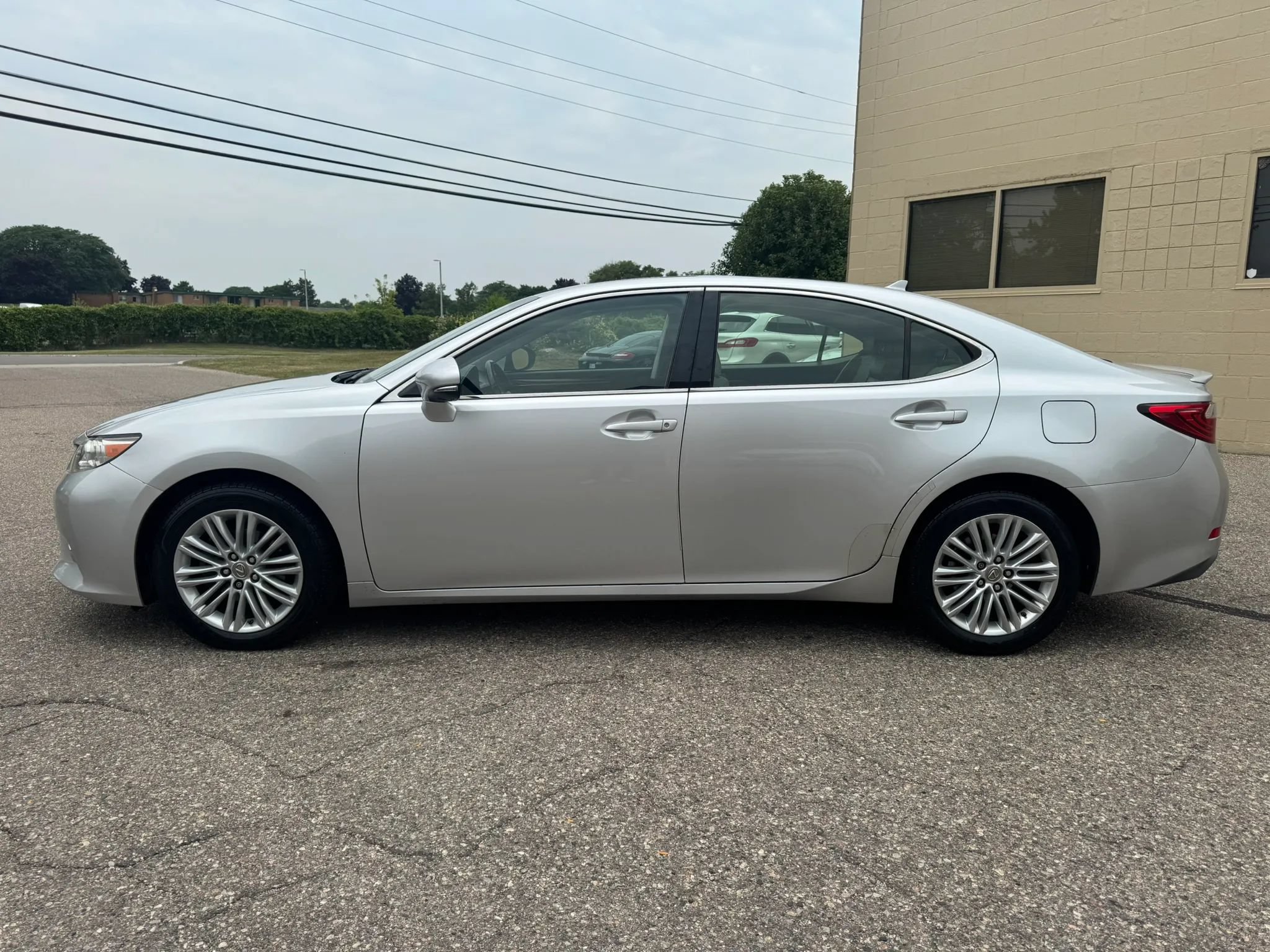 Used 2014 Lexus ES 350 w/ Luxury Package FWD image 5