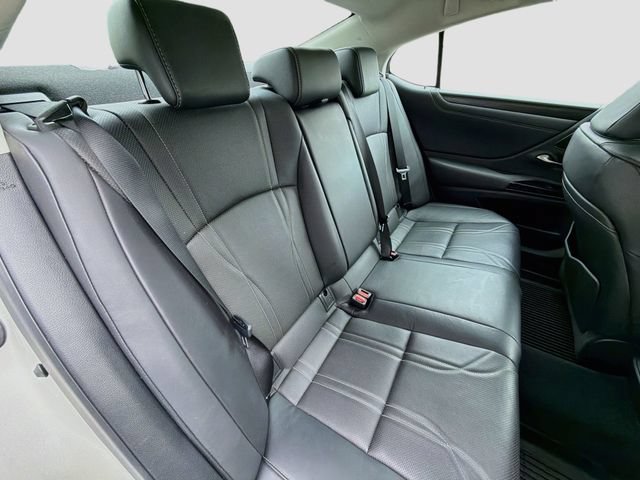 Used 2022 Lexus ES 300h w/ Accessory Package 2 FWD image 24