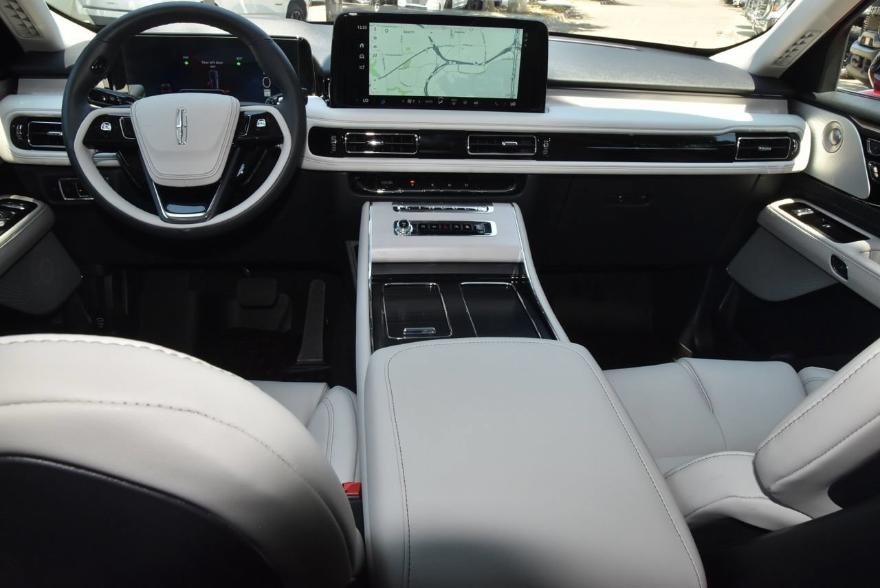 Certified 2026 Lincoln Aviator Reserve AWD/4WD image 17