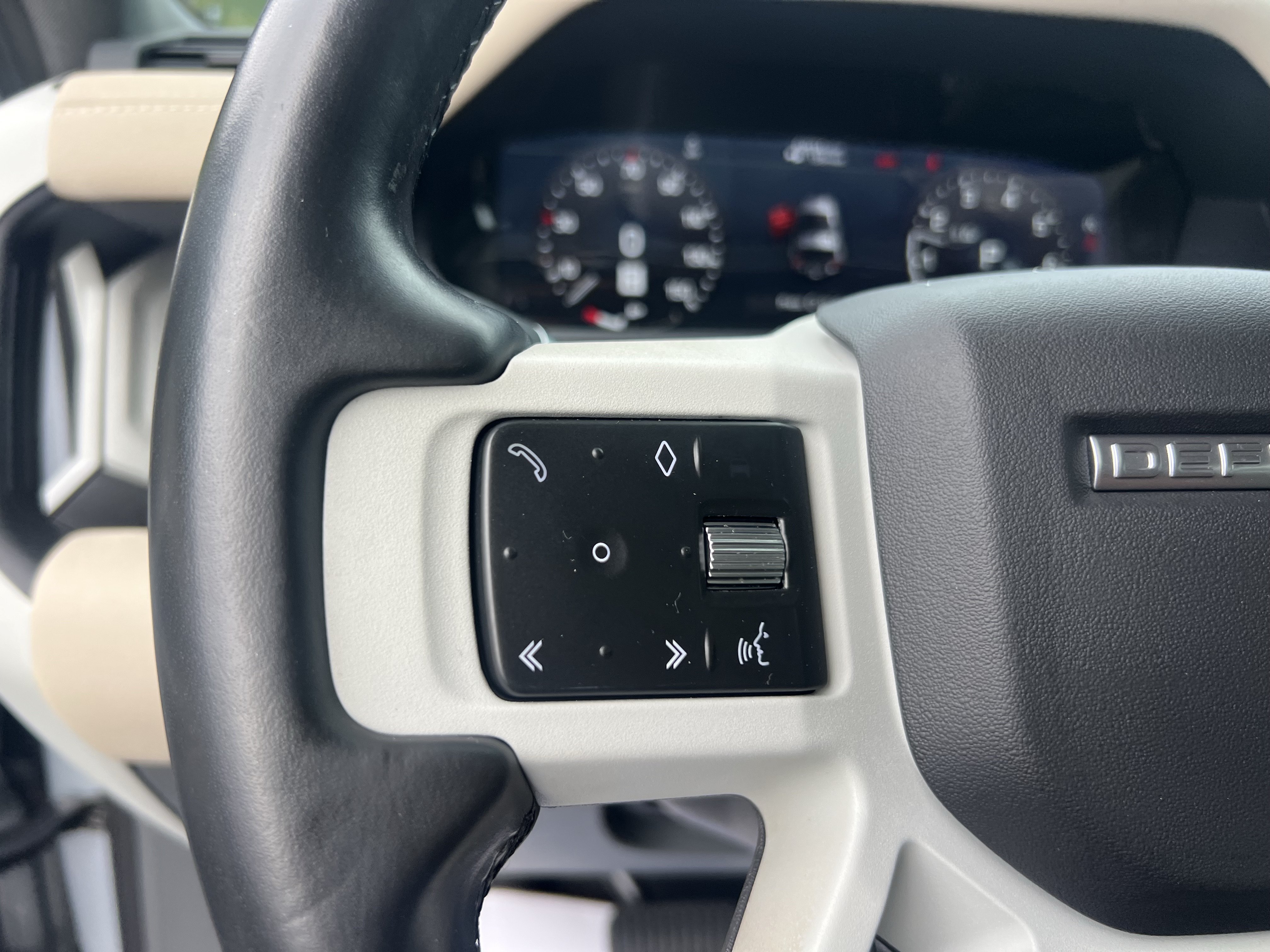 Certified 2022 Land Rover Defender 90 S AWD/4WD image 21