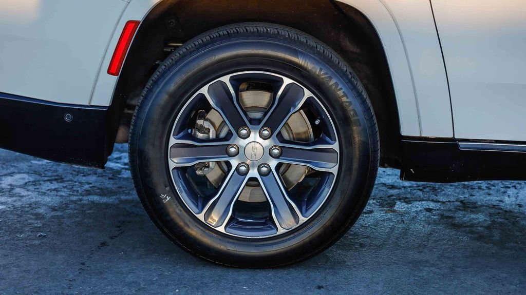 Used 2024 Jeep Grand Wagoneer L 4WD image 12