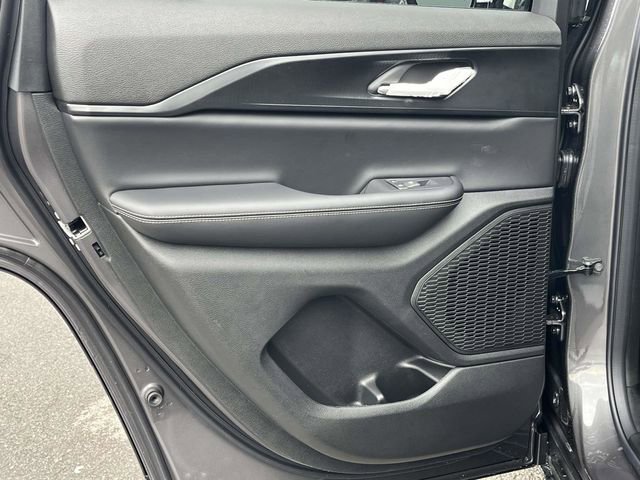 New 2025 Jeep Grand Cherokee Altitude image 14