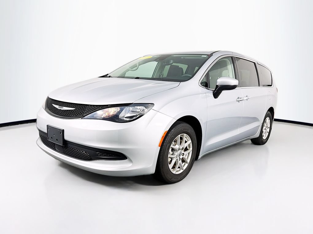 Used 2023 Chrysler Voyager LX FWD image 3