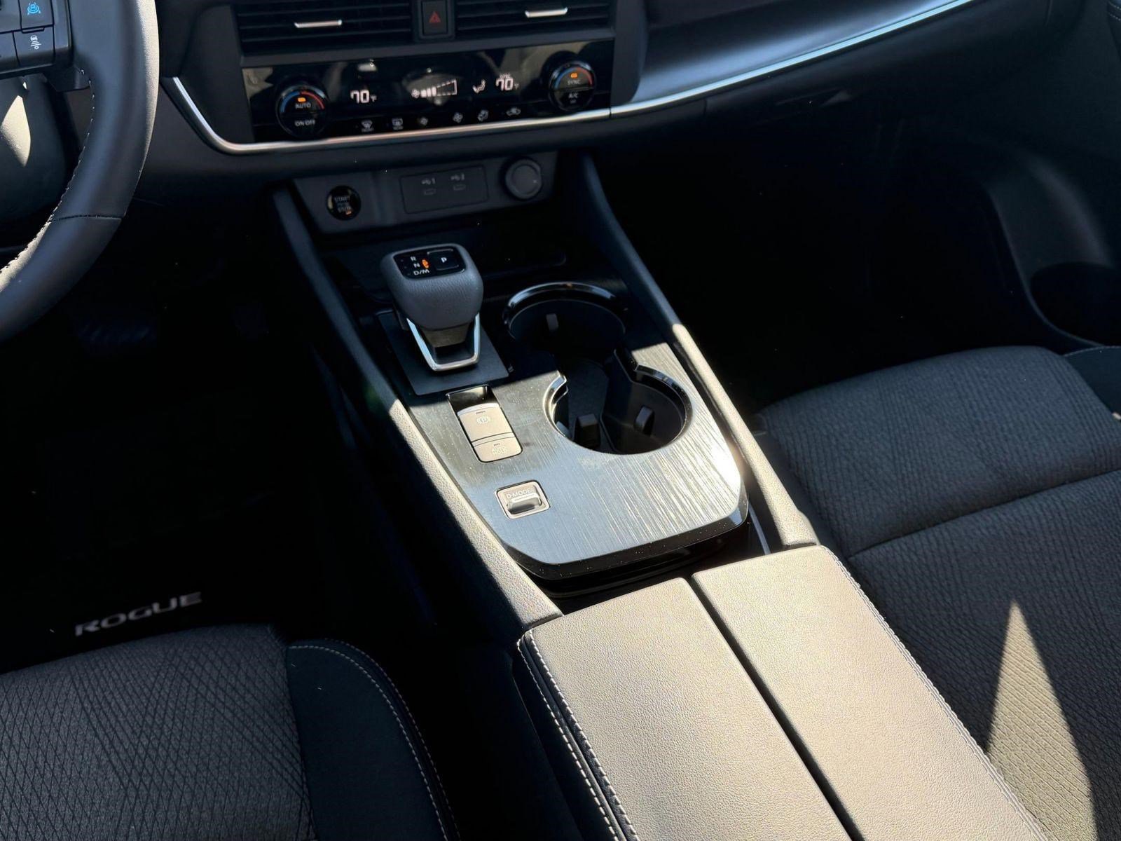 Certified 2026 Nissan Rogue SV image 26