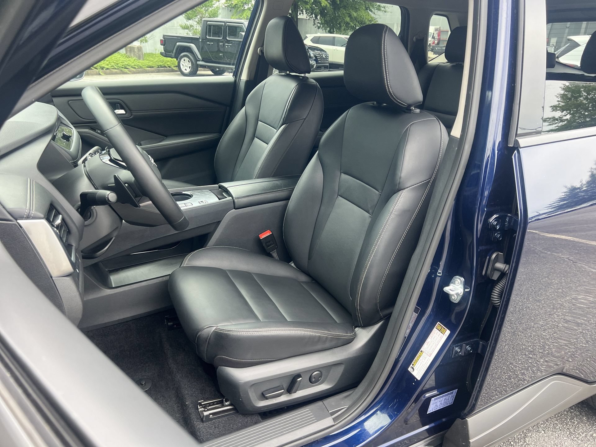 Certified 2026 Nissan Rogue SL FWD image 18
