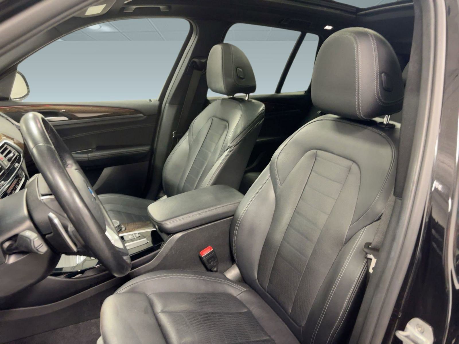 Used 2019 BMW X3 sDrive30i w/ Executive Package image 4