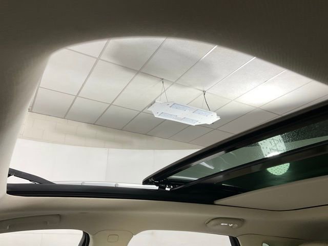 Used 2018 Cadillac XT5 Luxury w/ Driver Awareness Package image 16