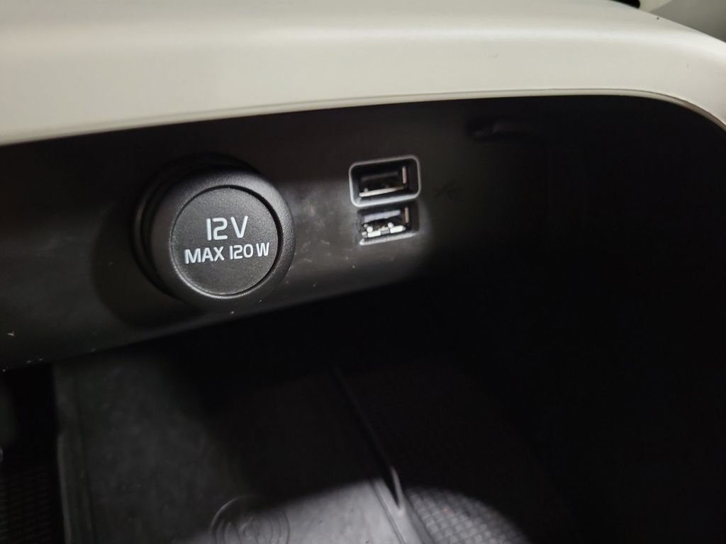 Used 2020 Volvo XC40 T5 Momentum w/ Protection Package Premier AWD/4WD image 19