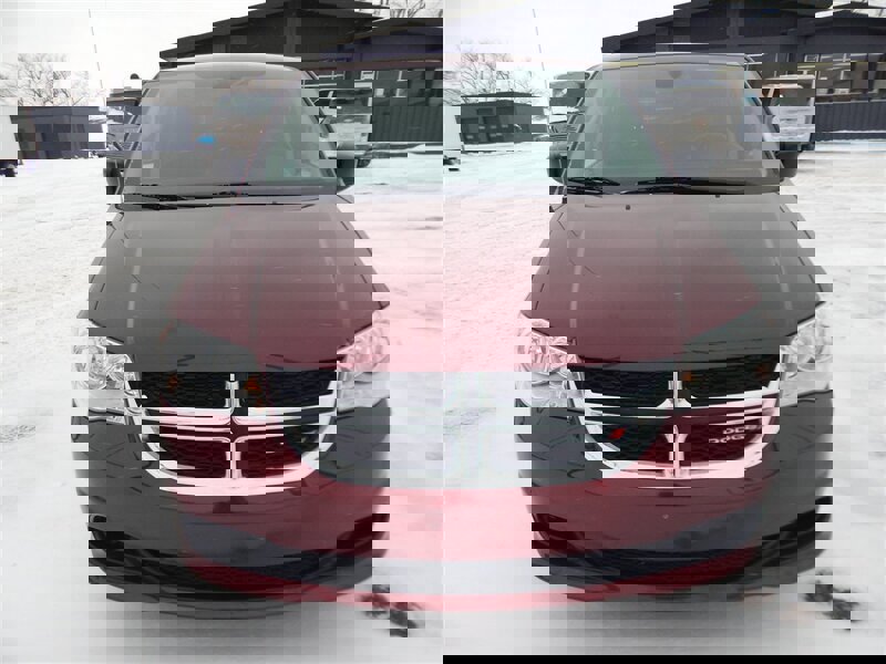 Used 2018 Dodge Grand Caravan SE w/ UConnect Hands-Free Group image 8