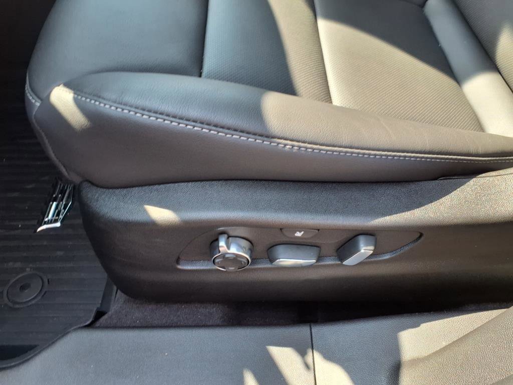 New 2025 Cadillac XT4 Premium Luxury image 15